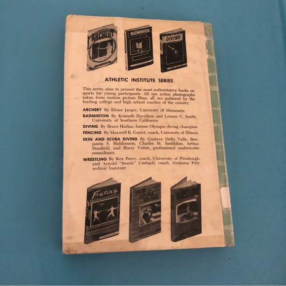 Vintage Skin & Scuba Diving Book from the Athletic Institute Series - hardcover - Picture 9 of 9